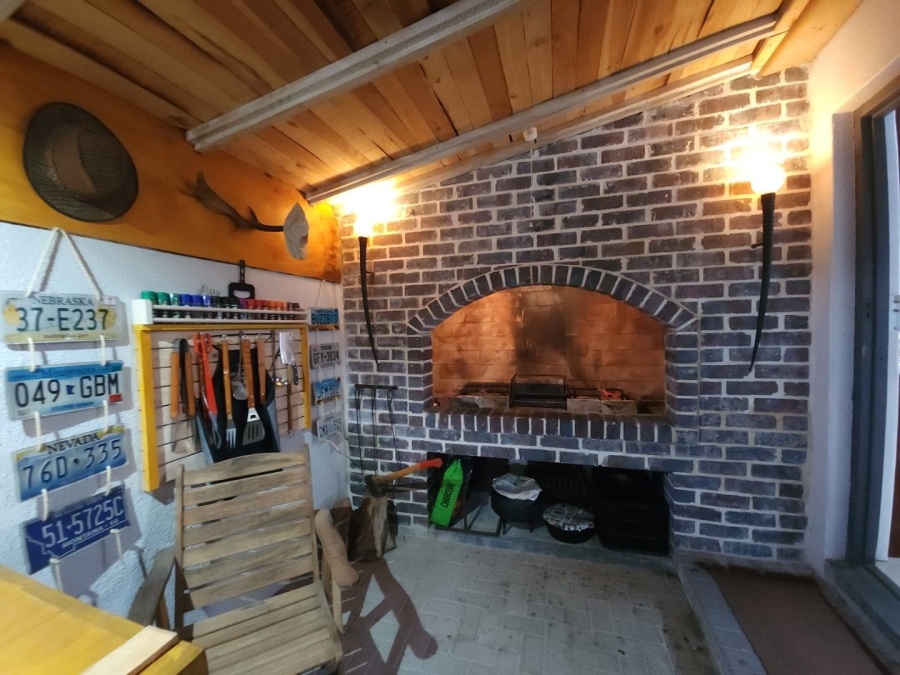 3 Bedroom Property for Sale in Loucharmante Western Cape